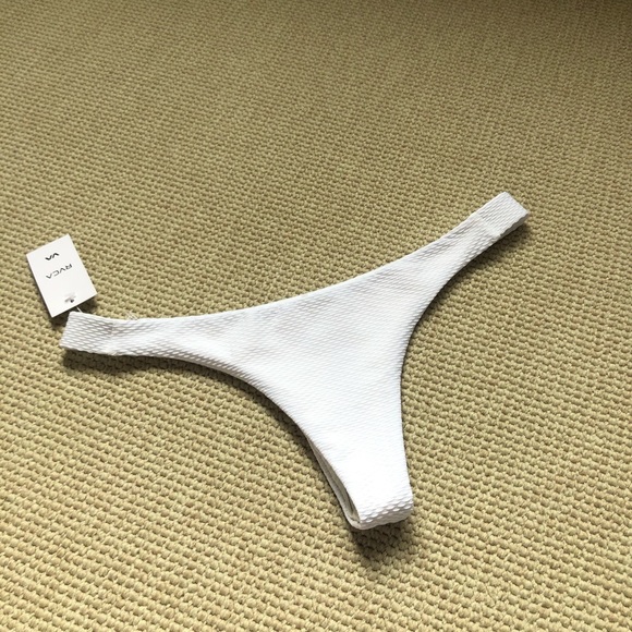 Bikini - Picture 1 of 2